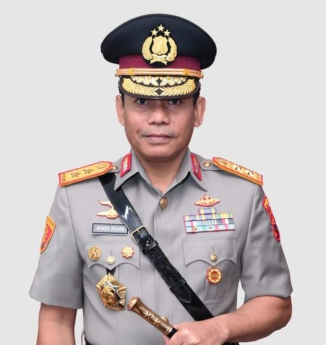 
 Jenderal Bintang Dua kelahiran Makassar, Irjen Pol Andi Rian Jabat Kapolda Sul Sel