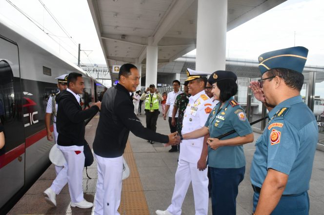 
 Komandan Lanal Bandung Dampingi Wakasal Hadiri Upacara Pembukaan Pendidikan Reguler Sesko TNI Angkatan LII Tahun 2024
