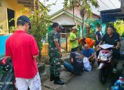 Babinsa Koramil 05/Kebayoran Baru Bersama Warga Kerja Bhakti Bersihkan Saluran Air