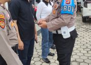 Pastikan Tidak Terlibat Judi Online, Wakapolres Way Kanan Cek HP Anggota Selepas Apel