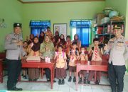 Kunjungi Sekolah Dasar, Polres Kediri Kota Bagikan Susu Gratis