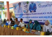 PJ Walikota Prabumulih bersama Ibu Mengajarkan untuk Makan ikan sejak Dini