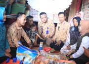 PJ WALIKOTA PRABUMULIH BERI BANTUAN BALITA STUNTING SEKALIGUS UPAYAKAN BEDAH RUMAH PEMBANGUNAN SANITASI