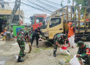 Sambut Hari Juang Kartika, Koramil 05/Kebayoran Baru Kerja Bakti Bersihkan Sampah Pasar