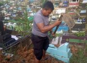 Melihat Lagi Pengabdian Bripka Joko, Polisi yang Sukarela Jadi Tukang Gali Kubur