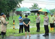 Kapolres Tulang Bawang Barat, Cek Langsung Banjir di Tiyuh Pulung Kencana dan Berikan Pelayanan Kesehatan