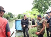 Tinjau Irigasi di Karawang, Wamendagri Serap Aspirasi Petani Mengenai Persoalan Pangan