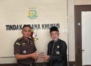 Kajari Pasaman Serahkan Uang Sitaan Pada Baznas Kabupaten Pasaman