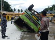 Truk Bermuatan Sagu Terguling di Pelabuhan Bakauheni