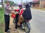 Operasi Keselamatan Seulawah 2025, Satlantas Polres Aceh Timur Membagikan Nasi Kotak Kepada Masyarakat Membutuhkan