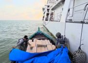 Bakamla RI Tangkap Kapal Kayu Bermuatan Rokok Ilegal 200 Ball di Perairan Tembilahan