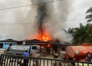 Aksi Cepat Prajurit TNI AL Bantu Padamkan Kebakaran Rumah Warga di Tarakan