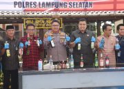 Polres Lampung Selatan Musnahkan Ratusan Botol Miras Jelang Ramadhan