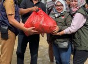 Wiwiek Hargono Gercep Bantu Salurkan Makanan Siap Saji Untuk Korban Banjir