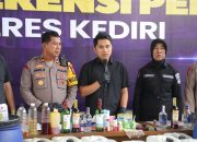 Polres Kediri Gerebek Tempat Produksi Miras Oplosan, Polisi : 4 Pelaku Diamankan