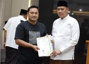 Tarawih Keliling di Jatibening, Tri Serahkan Ijazah Siswi yang Tertahan 10 Tahun di Sekolah