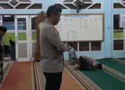 Salat Subuh di Masjid Al- Barkah, Kapolres Ajak Warga Jaga Keamanan Selama Ramadhan