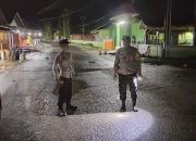 Polisi Patroli Subuh di Banjit, Bangunkan Warga Untuk Sahur
