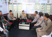 *Kapolres Metro Tangerang Kota Cek Kesiapan Posyan dan Pospam Operasi Ketupat Jaya 2025 dan Serahkan Bingkisan*