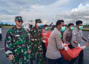 Kodim 1715/Yahukimo Bantu Polri Evakuasi Jenazah Korban Kekejaman OPM di Muara Kum, Distrik Seradala