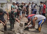 Cegah Sampah Liar, Babinsa Jatiraden dan Warga Kerja Bakti Pengecoran Jalan dan Pembersihan Lingkungan
