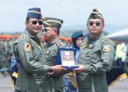 Kasad Dianugerahi Wing Kehormatan Penerbang Kelas 1 TNI AU