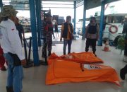 TNI AL Gerak Cepat Evakuasi Dua Jenazah ABK TB. Marina Korban Laka Laut di Perairan Gandus Palembang