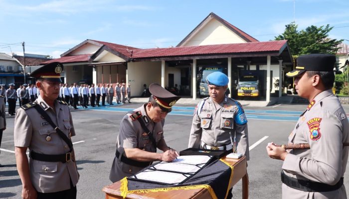 Pimpin Sertijab 3 Kapolsek, Ini Pesan Kapolres Kediri