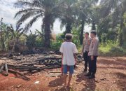 Polisi Beri Bantuan Sembako Untuk Warga Korban Kebakaran di Rebang Tangkas