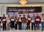 Penulis Dodo Lantang Meluncurkan Buku “Mentang mentang Oligargi”