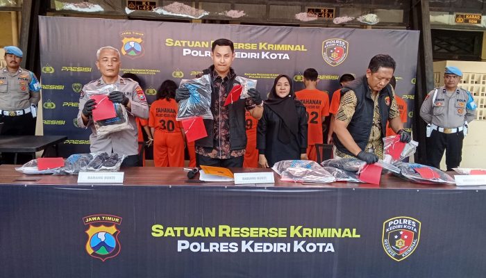 Satreskrim Polres Kediri Kota Ungkap 2 Kasus : Kasus Pencurian Spesialis Pusat Perbelanjaan dan Kasus Kekerasan Fisik Terhadap Anak