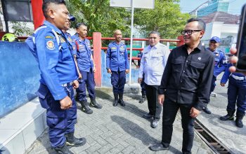 Kunjungi Damkarmat Kota Makassar, Wamendagri Bima Arya Apresiasi Kecepatan dan Responsivitas Layanan