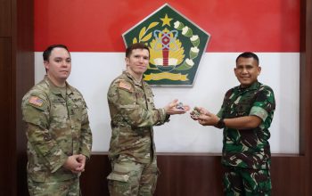 Danpussimpur Kodiklat TNI AD Didampingi Wadan Pussimpur dan Para Perwira Menerima Kunjungan Delagasi Angkatan Darat (AD) Amerika Serikat dalam Rangka Site Survey Combat Training Center (CTC) Development