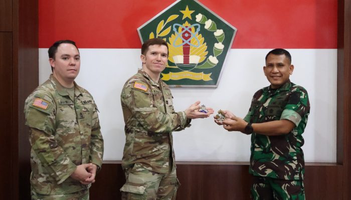 Danpussimpur Kodiklat TNI AD Didampingi Wadan Pussimpur dan Para Perwira Menerima Kunjungan Delagasi Angkatan Darat (AD) Amerika Serikat dalam Rangka Site Survey Combat Training Center (CTC) Development