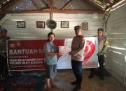 Dari Rumah ke Rumah, Kapolsek bersama Personel Salurkan Paket Sembako di Gunung Labuhan