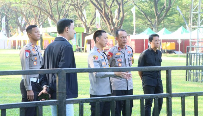 Kapolres Kediri Kota Pimpin Langsung Pengamanan Konser Musik Bertajuk ” Melepas Penat “