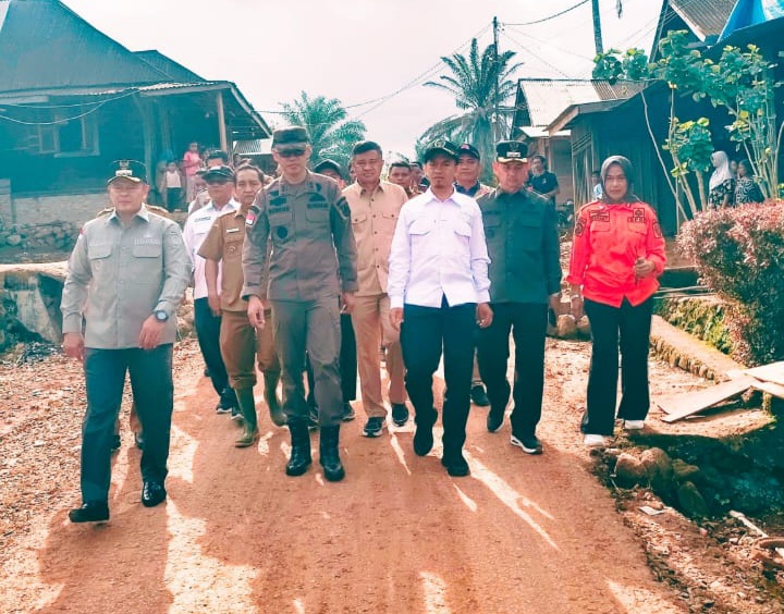 Bentuk Perhatian Penuh, Ketua DPRD Pasaman Tinjau Langsung Jembatan Ambruk Duo Koto