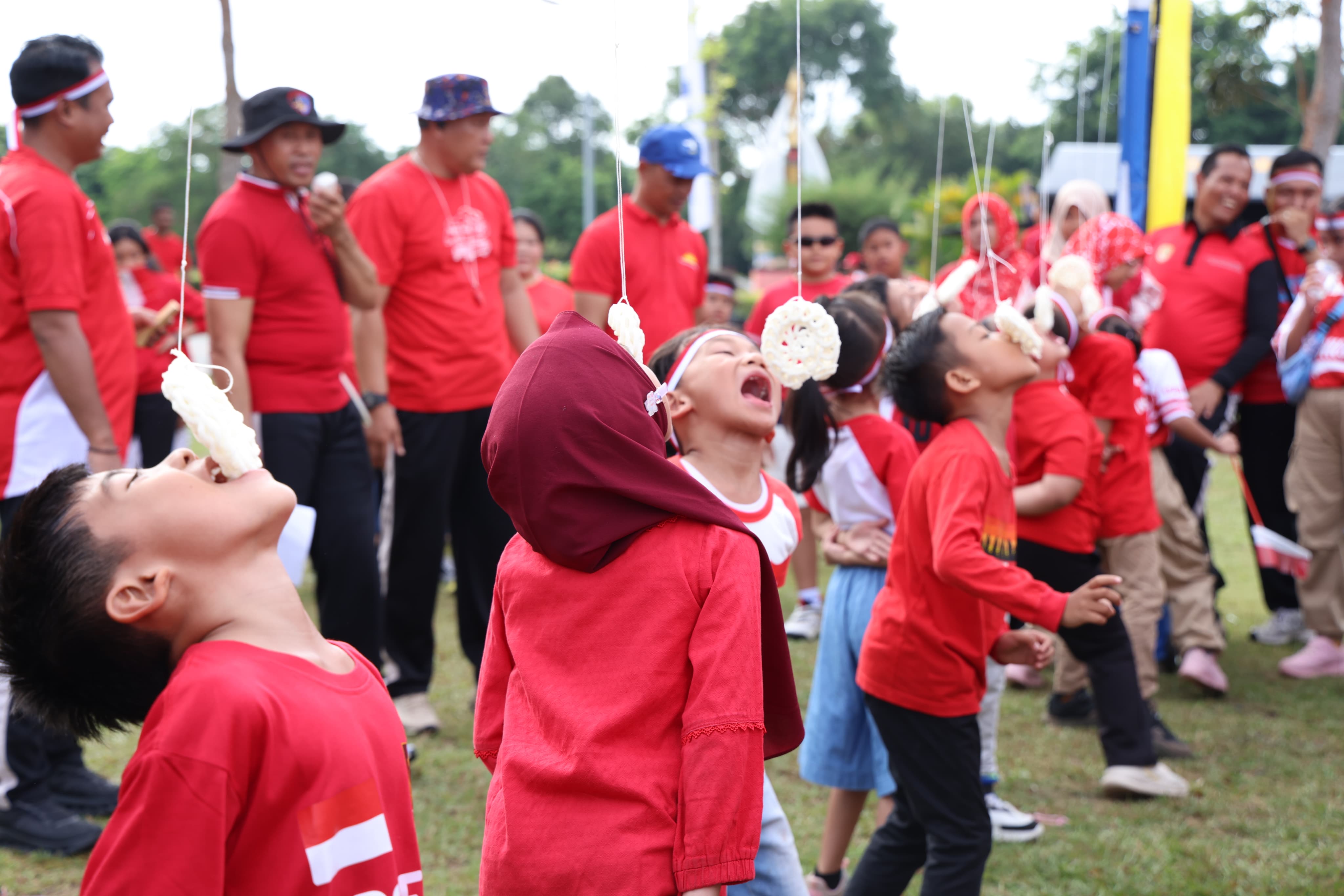 TAWA, SEMANGAT, DAN KEBERSAMAAN: POLDA KEPRI MERIAHKAN HUT KE-80 RI