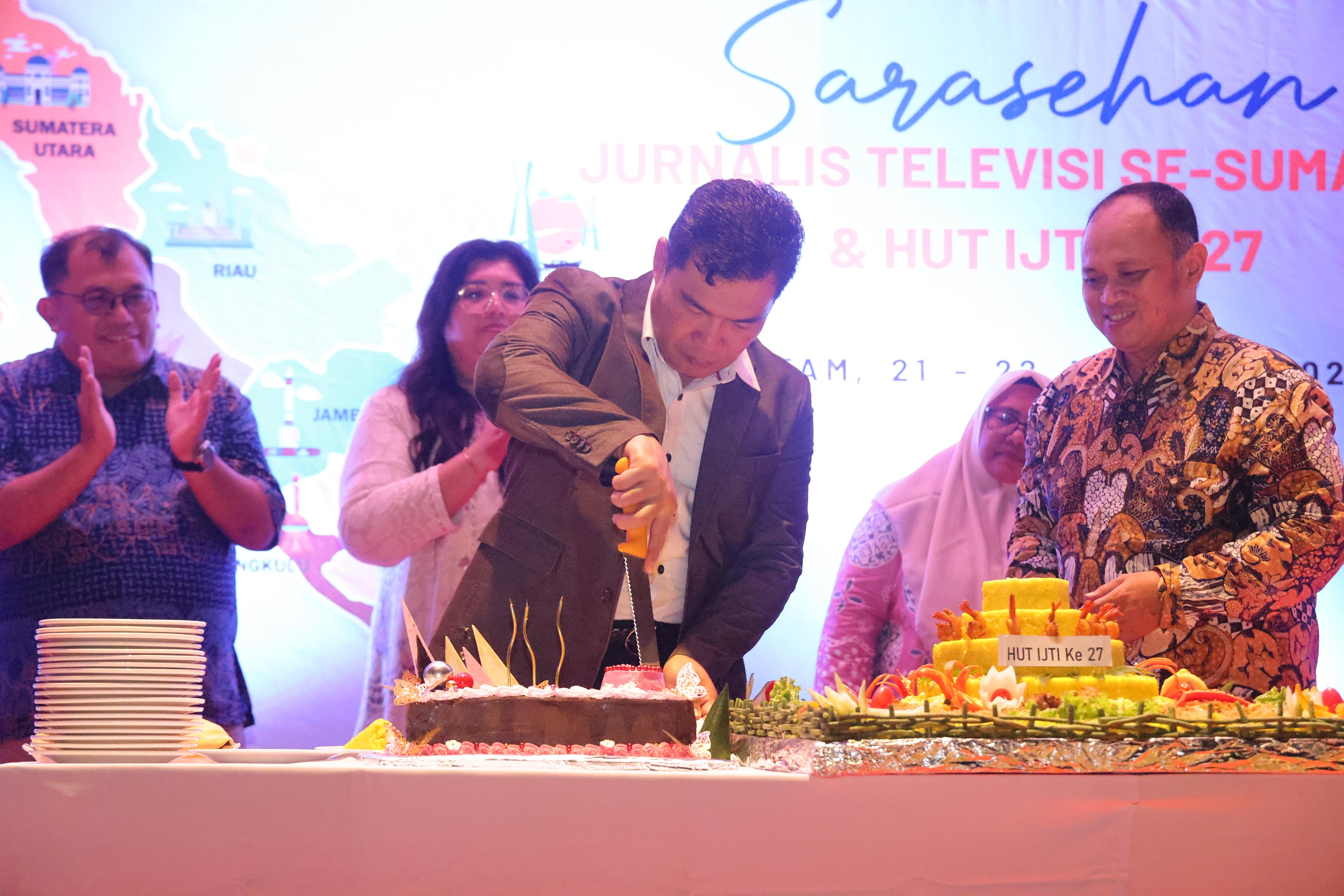 POLDA KEPRI HADIRI SARASEHAN RNALIS TV SE-SUMATERA DAN HUT IJTI KE-27