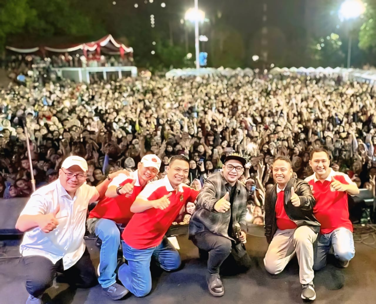 Foto Bersama : Walikota Depok Supian Suri dan Pasha Ungu