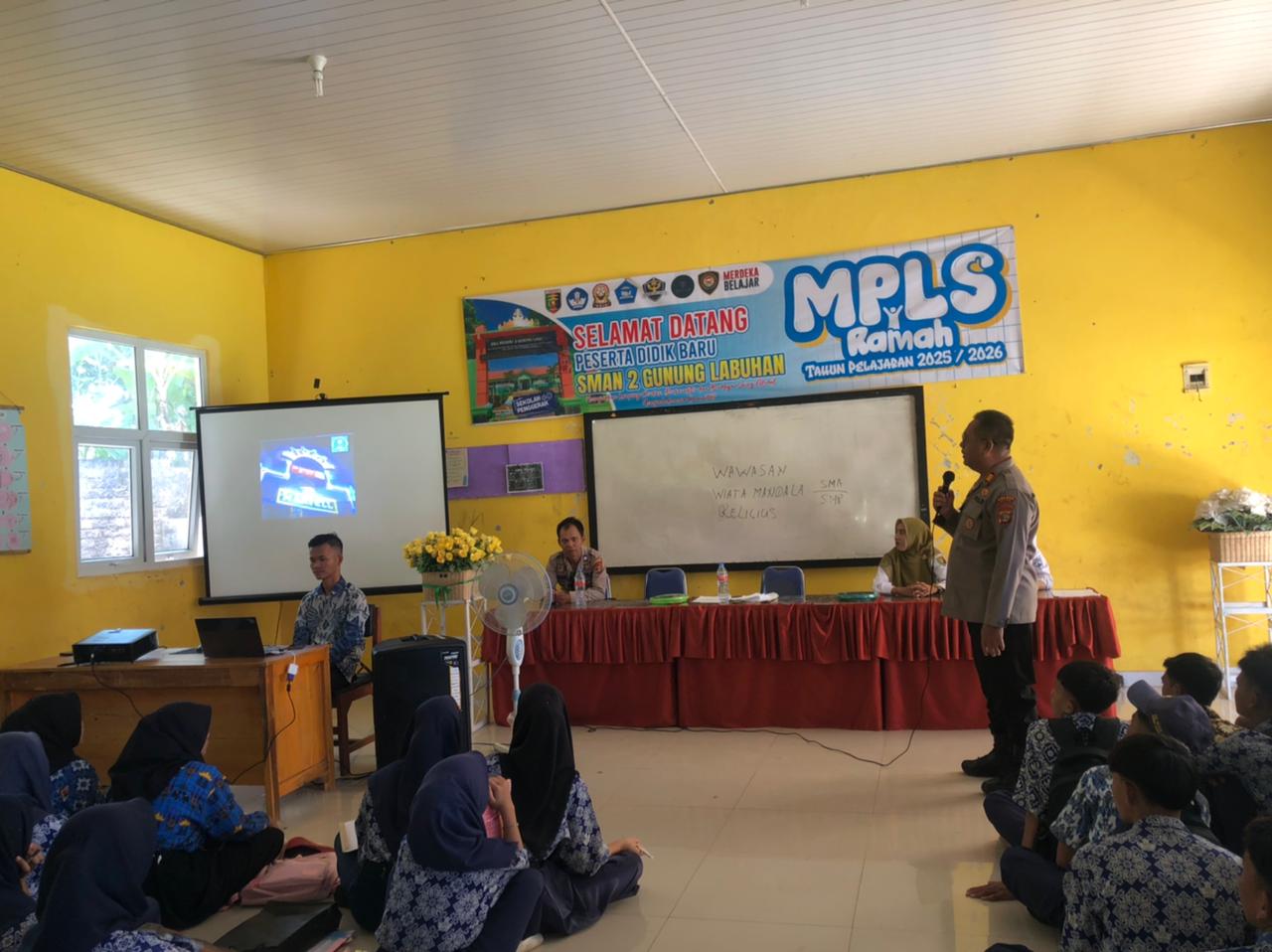 MPLS di SMAN 2, Kapolsek Gunung Labuhan Ajak Siswa Jauhi Kenakalan Remaja