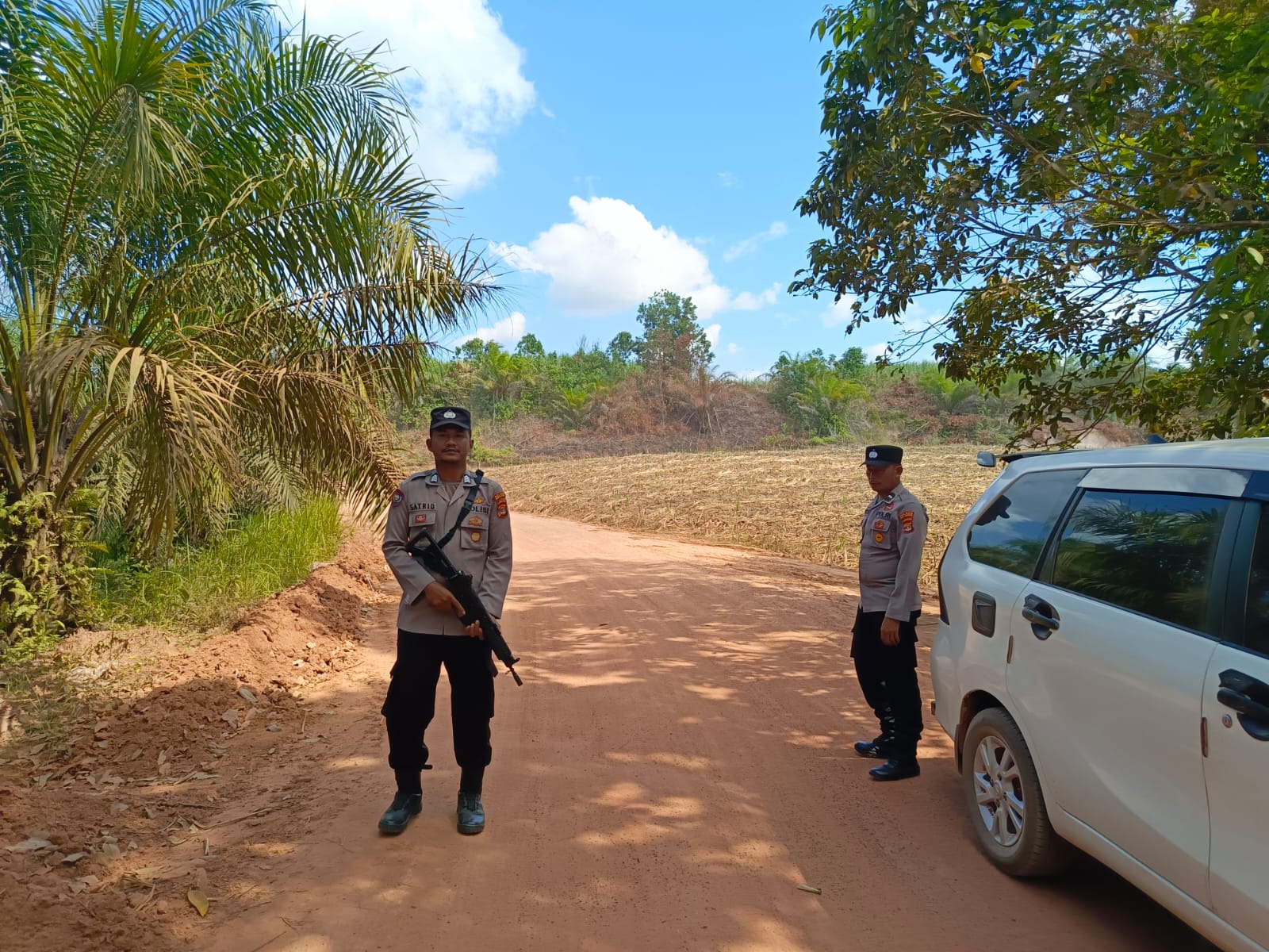 Patroli KRYD di Bumi Jaya, Polsek Negara Batin Sosialisasi Layanan Call Center 110 Polri