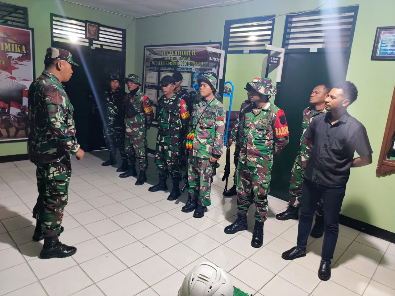 Jaga Situasi Kamtibmas Agar Tetap Kondusif Menjelang Peringatan HUT Ke-80 TNI, Kodim 1710/Mimika Gelar Patroli Wilayah