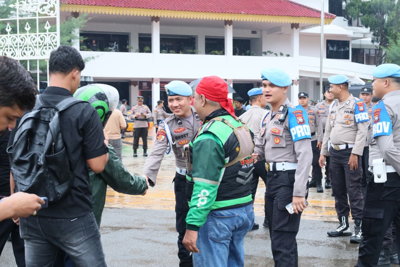 POLDA KEPRI: ASPIRASI TERSAMPAIKAN, UNJUK RASA ADOB DI BATAM BERLANGSUNG TERTIB, DAMAI & KONDUSIF