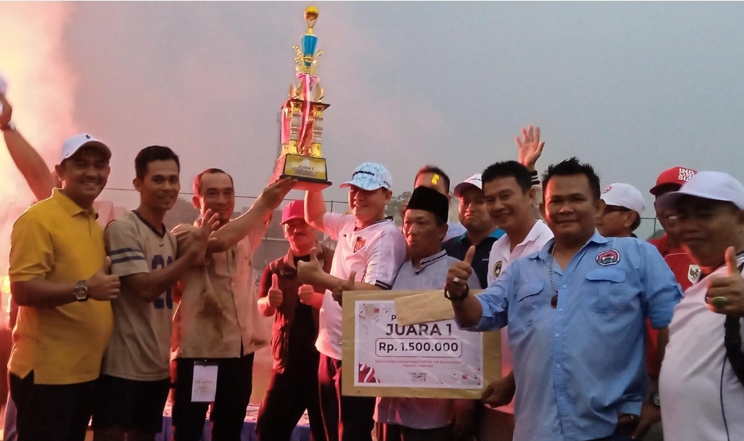 Nurdin Al Ardisoma Anggota DPRD, Anwar Camat Sawangan dan Pemenang Juara 1 dalam sesi foto bersama
