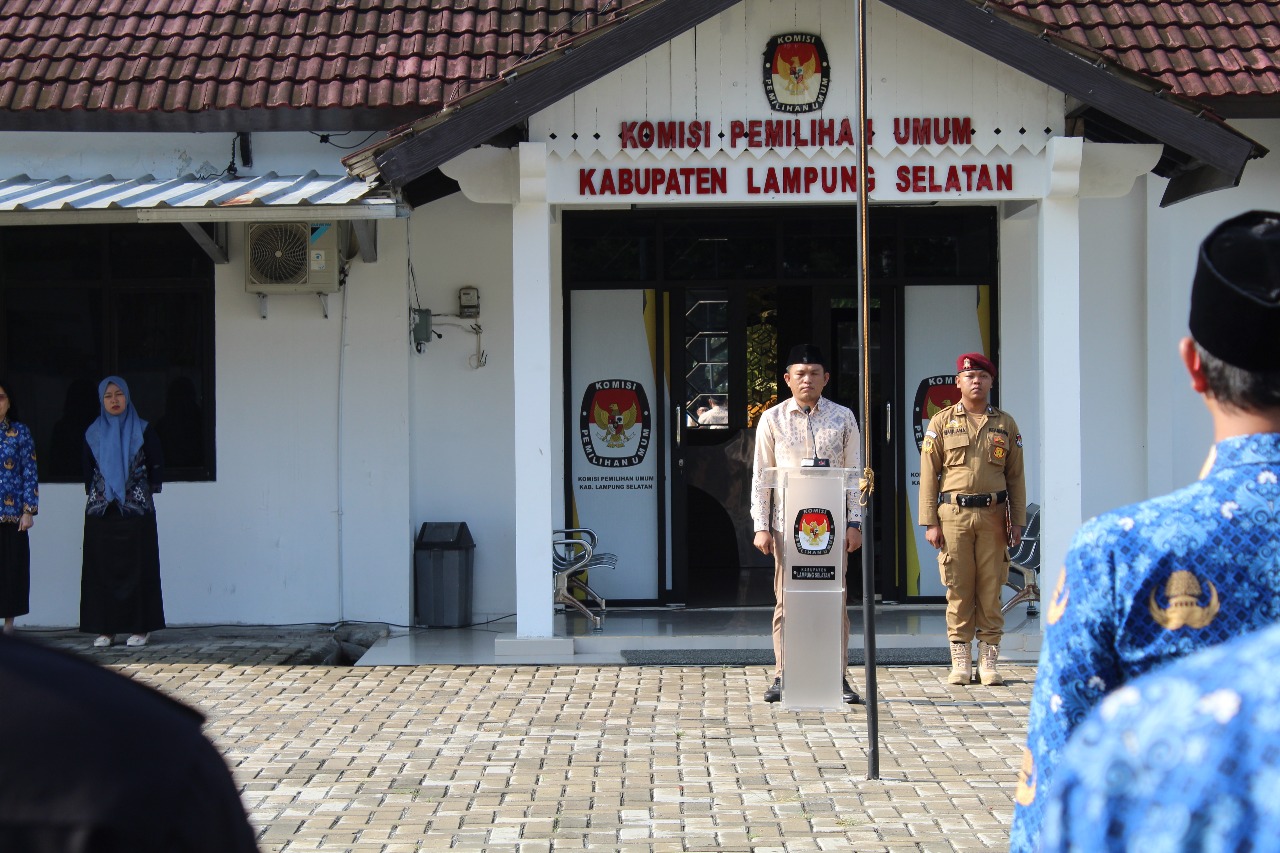 Ketua KPU Kabupaten Lampung Selatan Rama Guntara Memimpin Upacara Hari Kesaktian Pancasila