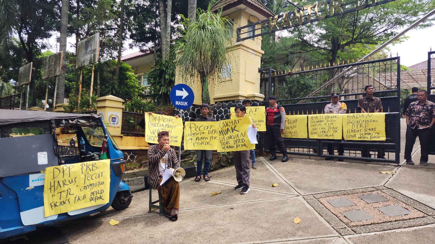 Pardong, Depok Parlemen Watch (Depawa) Orator Aksi Unjuk Rasa