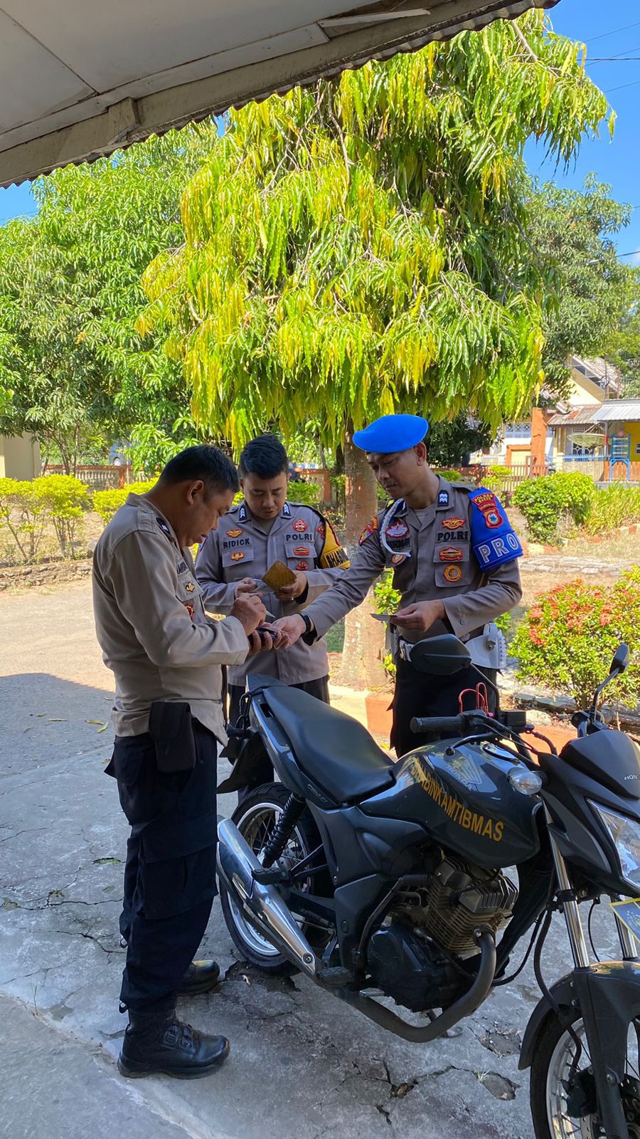 Propam Polsek Camba Gelar Gaktibplin, Periksa Handphone Personel Antisipasi Judi Online