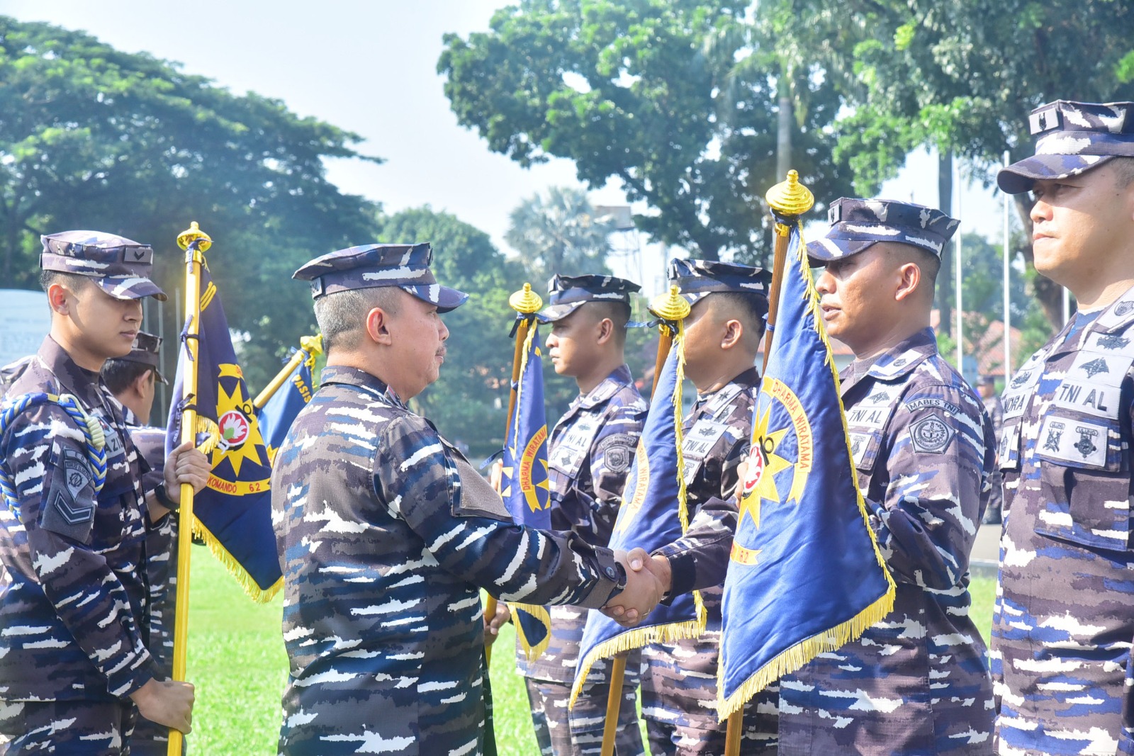 Danseskoal Pimpin Upacara Penganugerahan Bendera Prestasi Tahap 1 Pasis Dikreg Seskoal Angkatan Ke-64 TA 2025