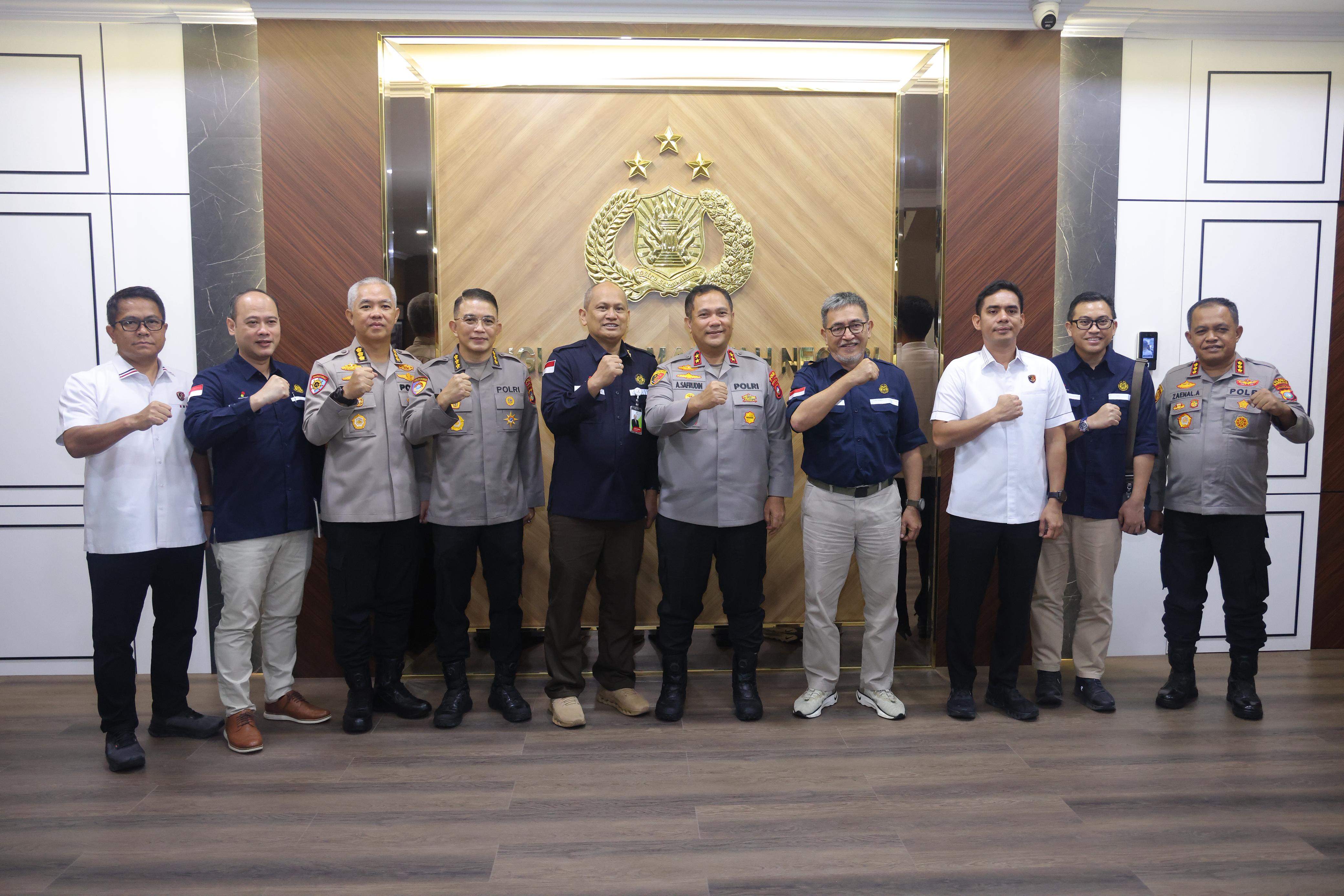 POLDA KEPRI TERIMA KUNJUNGAN IRJEN. POL. IBNU SUHAENDRA: BAHAS PENANGANAN KASUS KEBAKARAN PT ASL BATAM